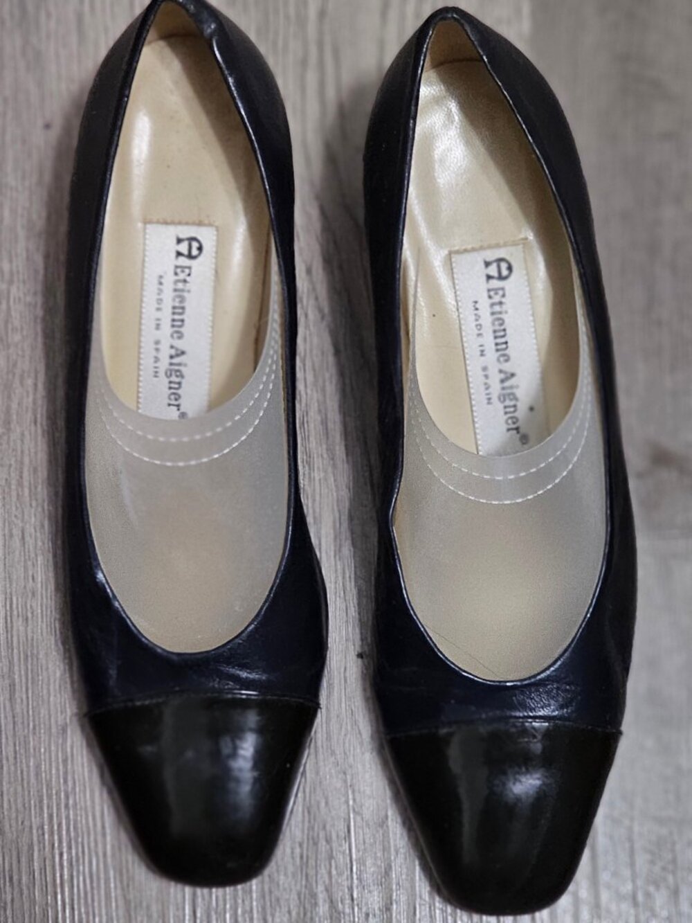 Vintage Etienne Aigner Low-Heeled Pumps in Navy - Size 7M